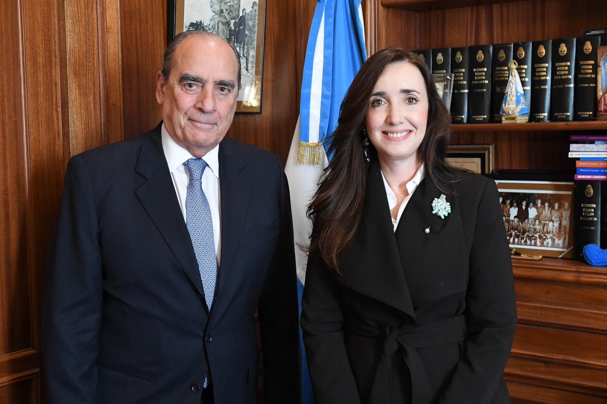 Recibimos a Guillermo Francos, Jefe del Gabinete de Ministros en el Senado de la Nación para la exposición del 143 informe de gestión del gobierno. En este informe expone Francos y los senadores le plantearán sus inquietudes las cuales serán respondidas por el Jefe de Gabinete.