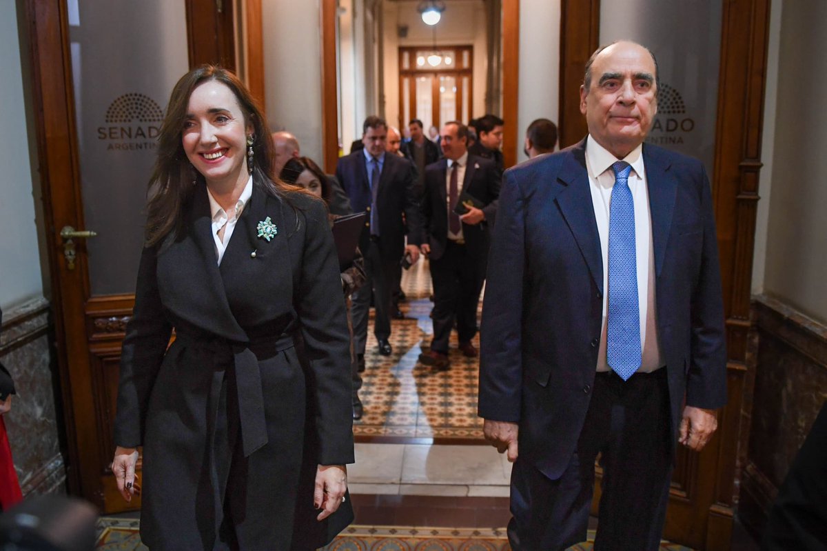 VickyVillarruel's tweet photo. Recibimos a Guillermo Francos, Jefe del Gabinete de Ministros en el Senado de la Nación para la exposición del 143 informe de gestión del gobierno. En este informe expone Francos y los senadores le plantearán sus inquietudes las cuales serán respondidas por el Jefe de Gabinete. https://t.co/LIyzVJXtrR