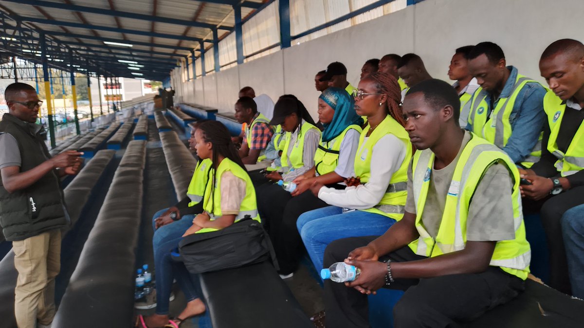 ManizabayoEric9's tweet photo. None ku wa 26/06/2025 umuyobozi w'urubyiruko rw'abakorerabushake mumurenge wa Muhoza ari kumwe na bamwe bagize komite ya @RwandaYouthVol1 muri @MusanzeDistrict akoze inama nyuma gukora protocol munama y'umutekano yaberaga muri stade ubworoherane. Ntakudohoka.@RwandaLocalGov https://t.co/UMh1VunPXW