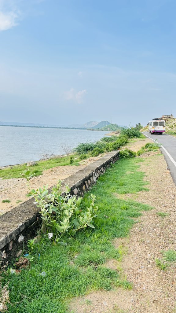 चारों तरफ़ बारिश अच्छी है इस बार 

ये दृश्य है (मोरा सागर बांध ) बामनवास (सवाई माधोपुर)

कैसा है दृश्य बताओ ?
#Morasagar 
#Bamanwas