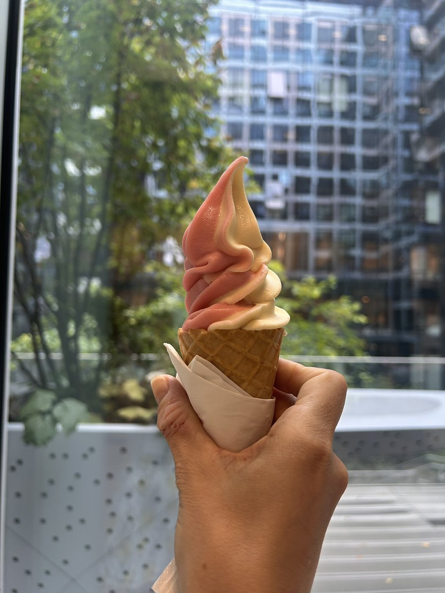 Hoy por alguna razón fue día de heladito graty en la oficina