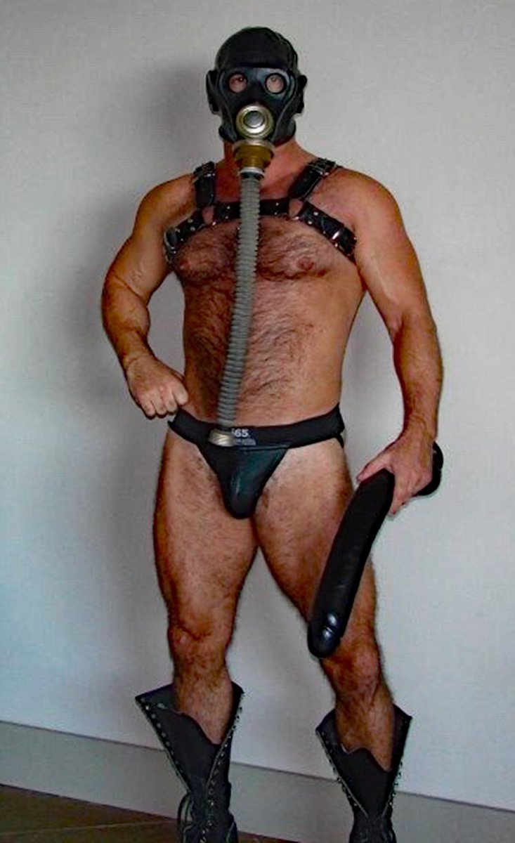 Run to or from?  I'm already on the floor on all fours

#kink #harness #leatherman #hugedildo #gasmask