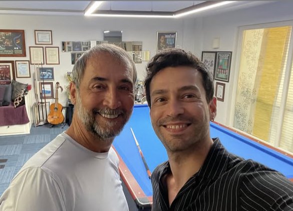 Ekin Koç, hayatını canlandıracağı Semih Saygıner ile bir araya geldi. 

Dizi, Netflix’te yayınlanacak.