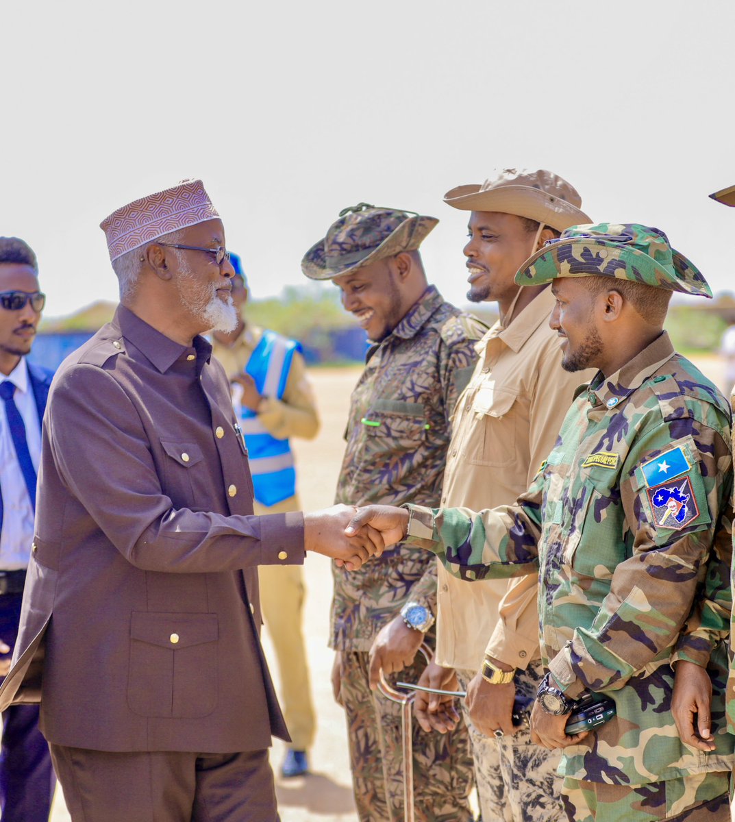 JSStatehouse's tweet image. Madaxweynaha Dowladda Jubaland, Mudane Axmed Maxamed Islaam, ayaa maanta dib ugu soo laabtay magaalada Kismaayo, kaddib safar shaqo oo uu maalmahan ku joogay magaalada Garowe, caasimadda Dowladda Puntland.
Safarka Madaxweynaha ayaa ku salaysnaa xoojinta iskaashiga labada…