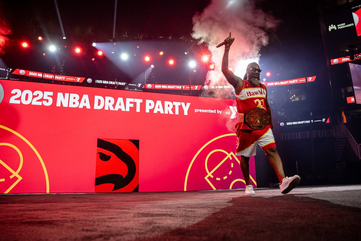 Pastor Troy showed out in ATL last night at our draft party🔥