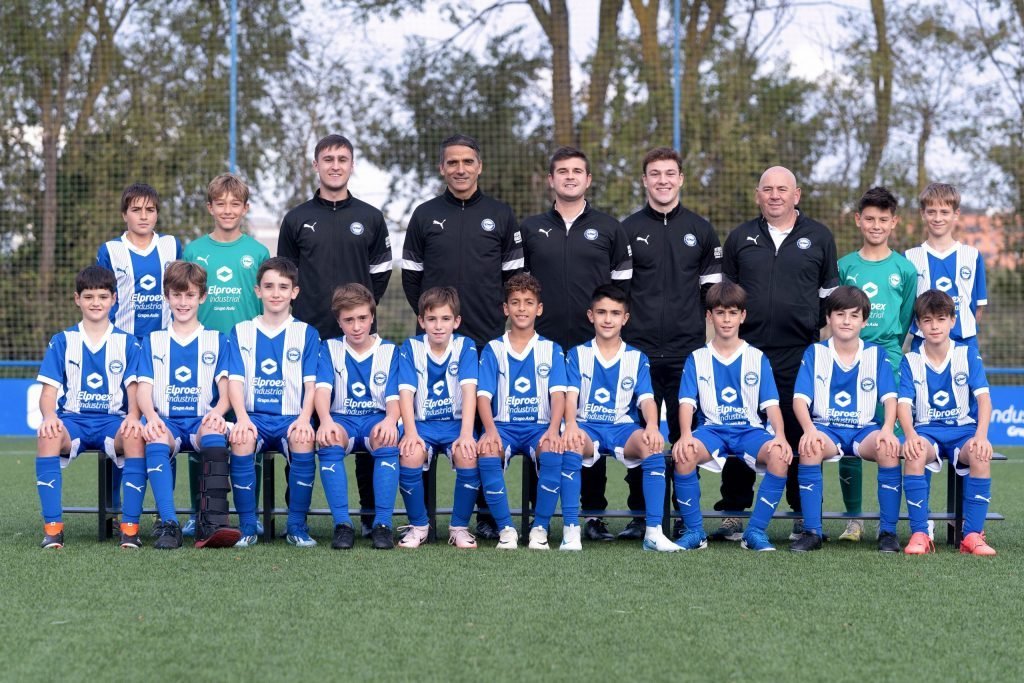 solofichajes123 (@solofichajes123) on Twitter photo Gran enfado del <a href="/Alaves/">Deportivo Alavés</a> con la <a href="/RealSociedad/">Real Sociedad Fútbol</a>, por llevarse a su portero de 12 años Asier Alegre, y con el <a href="/AthleticClub/">Athletic Club</a>, por hacer lo propio con Lander Abasolo y Gonzalo Segura, también de la generación de 2013, según desvela <a href="/NoticiasdeAlava/">Diario de Noticias de Álava</a> Gran enfado del <a href="/Alaves/">Deportivo Alavés</a> con la <a href="/RealSociedad/">Real Sociedad Fútbol</a>, por llevarse a su portero de 12 años Asier Alegre, y con el <a href="/AthleticClub/">Athletic Club</a>, por hacer lo propio con Lander Abasolo y Gonzalo Segura, también de la generación de 2013, según desvela <a href="/NoticiasdeAlava/">Diario de Noticias de Álava</a>