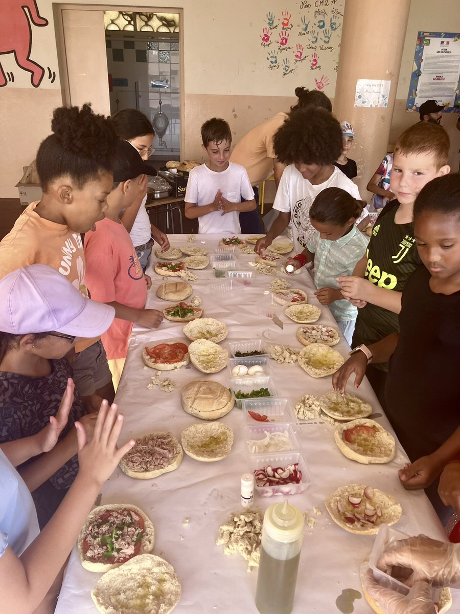 Jean-Luc Gagliolo (@jlgagliolo) on Twitter photo 🍅 Atelier Pan Bagnat ce matin pour les élèves de l’école des Oliviers de la <a href="/VilledeNice/">Ville de Nice</a>, avec des ingrédients rigoureusement choisis 🫑😎
Merci à l’Association Don du Temps, Léo Mallo et <a href="/Zouineyounes3/">Zouine younes</a> , pour cette belle initiative 🫒
Et maintenant régalez-vous les pichoui ! 🍅 Atelier Pan Bagnat ce matin pour les élèves de l’école des Oliviers de la <a href="/VilledeNice/">Ville de Nice</a>, avec des ingrédients rigoureusement choisis 🫑😎
Merci à l’Association Don du Temps, Léo Mallo et <a href="/Zouineyounes3/">Zouine younes</a> , pour cette belle initiative 🫒
Et maintenant régalez-vous les pichoui !