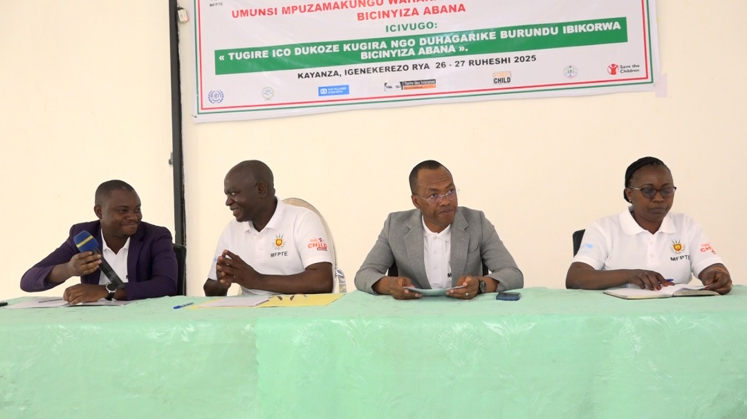 MinTFPSS_bdi's tweet photo. #Burundi: La célébration de cette journée a été financée par des partenaires au développement tels que l’UNICEF, World Vision et Help Child Burundi et normalement se célébrée le 12 juin de chaque année.
@UNICEF @WVBurundi #Helpchild @MFPTE_bdi @BurundiGov @NtareHouse https://t.co/ZBKb89hr5w