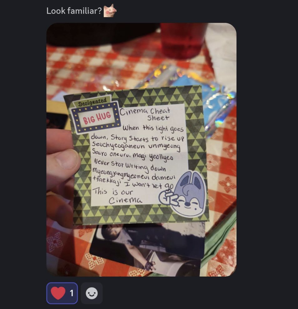 😭😭🥹🥹 when you see your stationery being used for freebies at #StrayKids_dominATE_Chicago You have made it 

Thanks you guys. So much 🩷 #STRAYKIDSinUSA #StrayKids