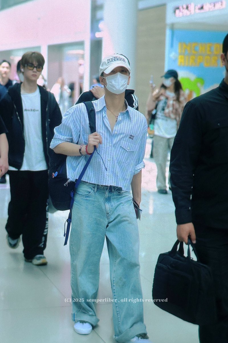 TenBrazil's tweet image. 250626 - #TEN no aeroporto de Incheon.

© semperliber
#텐 #เตนล์