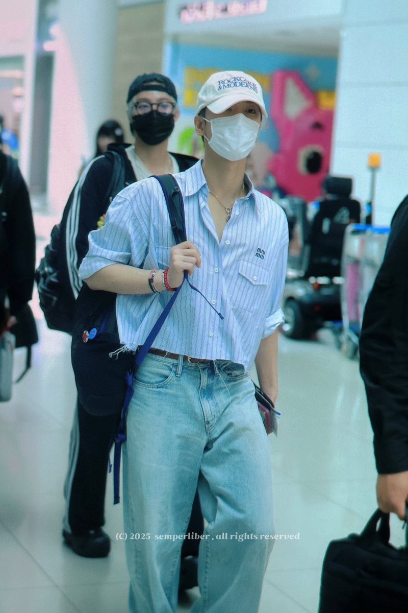 TenBrazil's tweet image. 250626 - #TEN no aeroporto de Incheon.

© semperliber
#텐 #เตนล์
