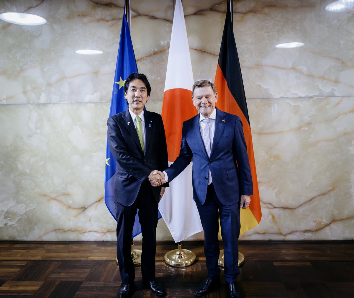 Deutschland und #Japan rücken als Partner und Freunde angesichts globaler Spannungen noch enger zusammen – auch in der G7. Im Zentrum des Gesprächs mit 🇯🇵<a href="/minoru_kiuchi/">城内実 (Minoru Kiuchi) 衆議院議員</a> heute: sichere Lieferketten, vor allem bei kritischen Rohstoffen. @AussenMinDe