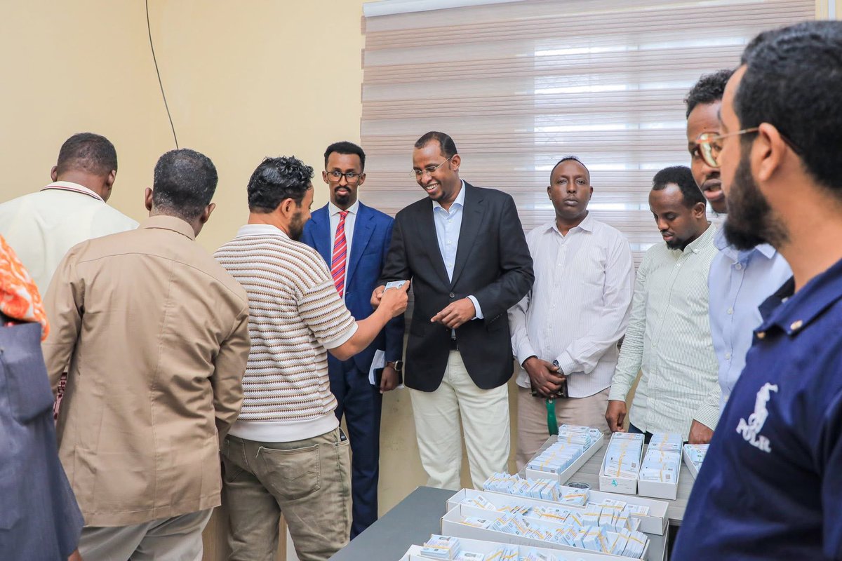 Mohamedjuuni's tweet photo. On the first day of National Independence Week, I had the privilege of accompanying our DG on a visit to some registration points in Mogadishu.
We appreciate our Registration Officers, who chose to dedicate their holiday in service to the nation.
#OnepersonOneID
@NIRASomalia https://t.co/NIyVfCQ2Jy