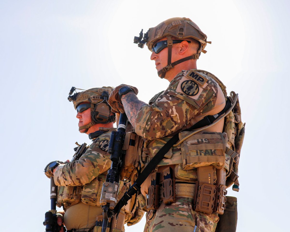 iiiarmoredcorps's tweet image. Soldiers from the 759th MP Battalion support JTF–Southern Border operations in Yuma, AZ, conducting patrols, surveillance, and equipment checks to enhance border security and counter illicit activity under U.S. Northern Command.
@USArmy | @USNorthernCmd | @DeptofDefense
