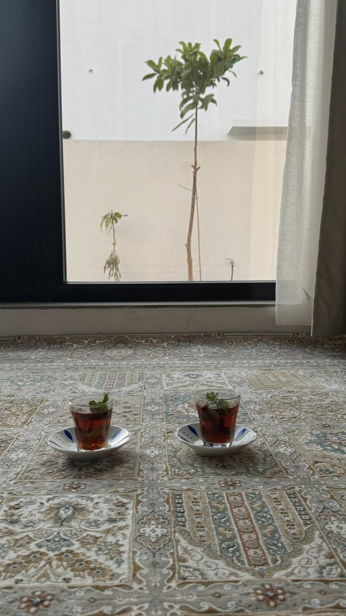 الحياه م يزينها غير كاسة شاي ووليفً توده