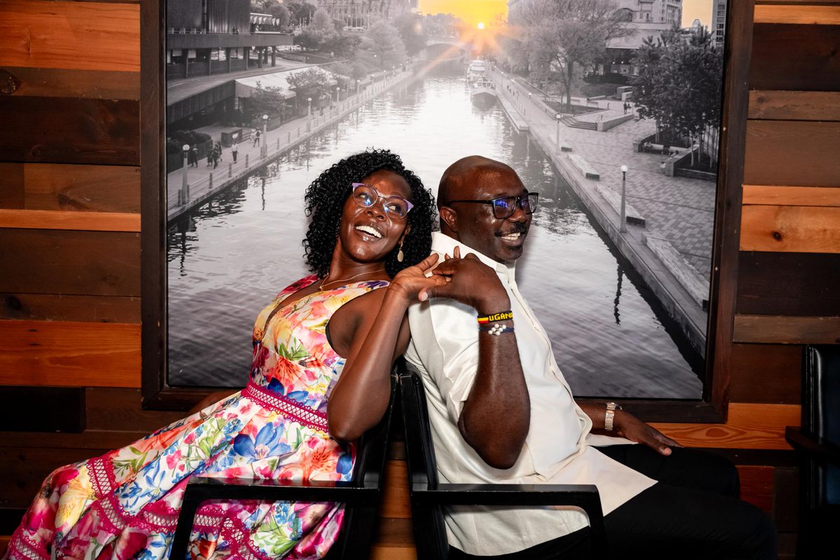 Anite__Evelyn's tweet image. The best thing that happened to me was marrying my friend 🧡
My advice to all single people looking for a lifelong marriage partner is; Marry your friend that way,you will overcome all the shortcomings in marriage & have fun in your marriage.
Love is a great thing!