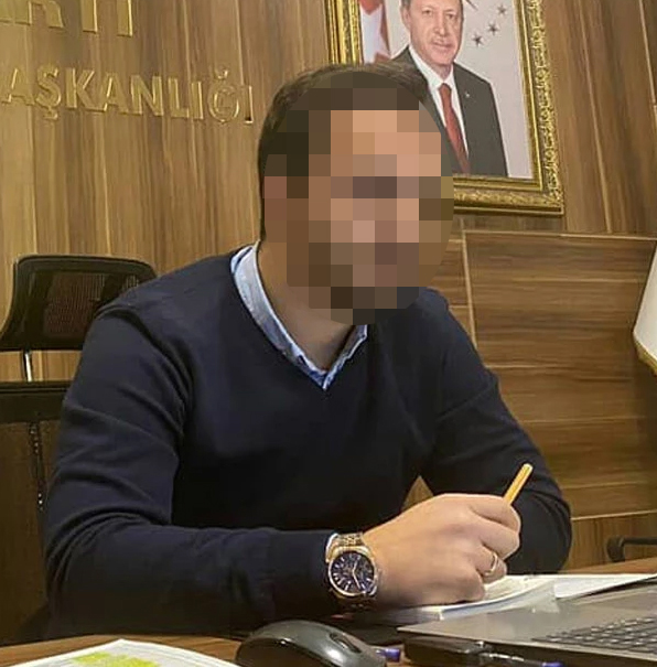 İlkadım Belediyesi'ne AK Parti'den meclis üyesi seçilen eski Gençlik Kolları Başkanı A.A., Haziran ayının başında aniden meclis üyeliğinden istifa etti.

Narkotik ekiplerince yapılan fiziki takip sonucu A.A.'da uyuşturucu madde ele geçirildi. Şahıs tutuklandı.

#Samsun #AKParti