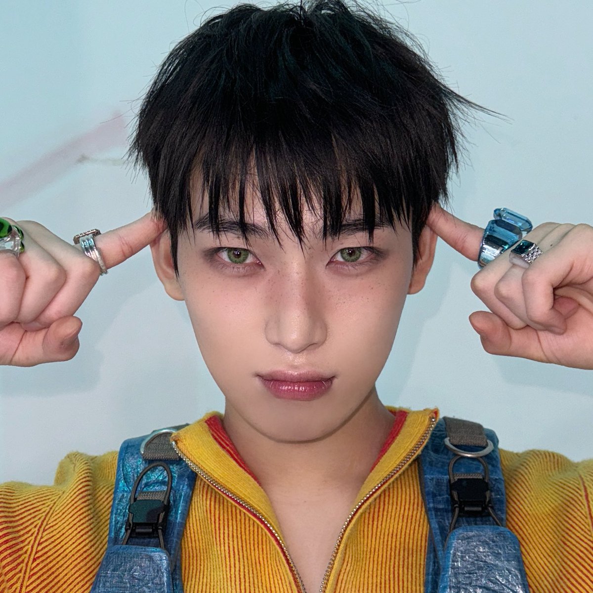who else love sunoo in green contacts and freckles