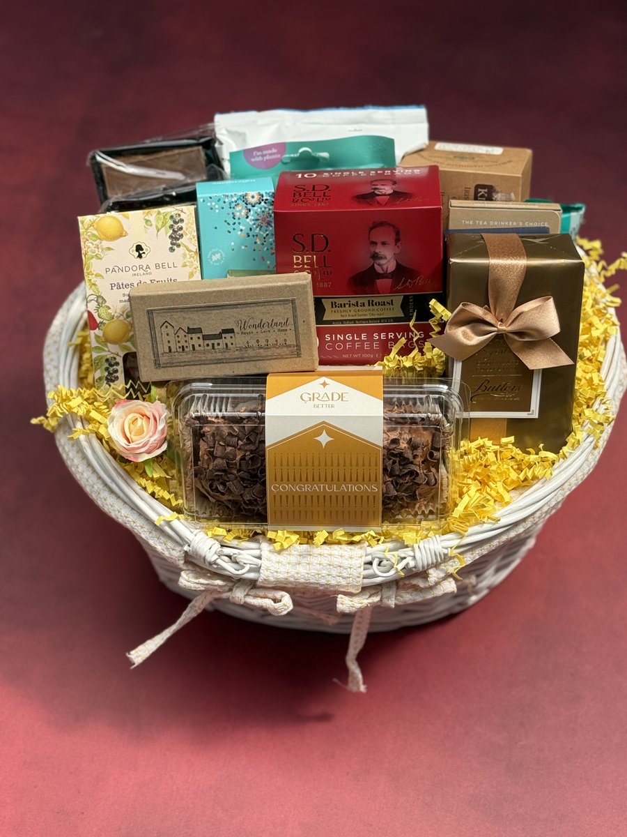 Today's Gift Basket Of The Day is the ''New Home Celebration Gifts" 🏡

ow.ly/7W8u50WfWR6

Follow &amp; RT to enter #prize draw to #win a Gift Basket. 

More info via our blog. 

#dailydispatch #gifts #competition #giftbasketsrule #housewarminggift #newhomegift