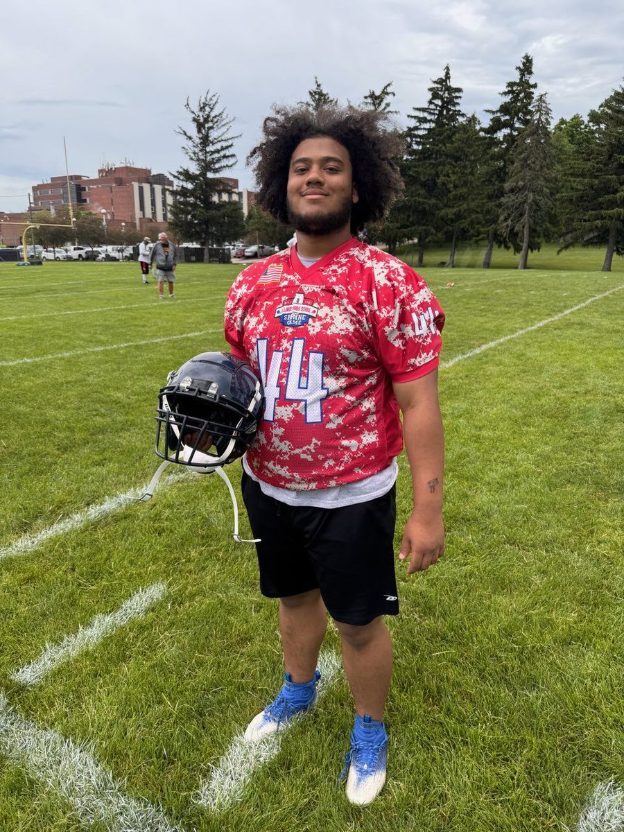 ShrinersChicago's tweet image. After surgery for a broken femur, Jayden came to @ShrinersChicago for physical therapy. He went on to earn a college football scholarship. Jayden and his family caught up with High School On SI before the big game day. si.com/high-school/il….