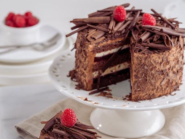 shop247kitchen1's tweet image. Indulge in a slice of heaven with this simple chocolate cake recipe! 🍫 Mix flour, cocoa, sugar, baking powder, and eggs. Add milk, oil, and vanilla. Bake at 350°F (175°C) for 30 mins. Let it cool, then top with your favorite frosting. Enjoy! 

#ChocolateLovers #BakingFun