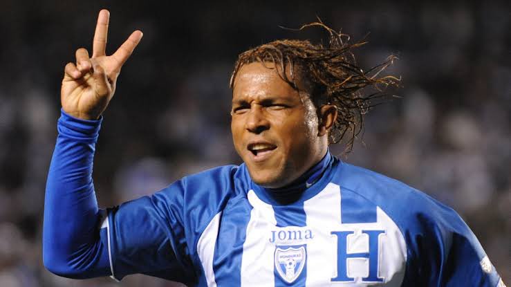 Me emociona mucho contarles que voy a narrar Panamá 🇵🇦🆚🇭🇳 Honduras el próximo sábado junto a dos goleadores, que además son mis panas.

El Ratón y La Sombra. Blas y Pavón, cara a cara.

Viene lo mejor, <a href="/AgomezlunaM/">Antonio Gomez Luna</a>.

📺 <a href="/Univision/">Univision</a> <a href="/TUDNUSA/">TUDN USA</a> <a href="/VIX/">ViX</a>

⌚️ 6:45 pm ET.

#CopaOro #ValeOro