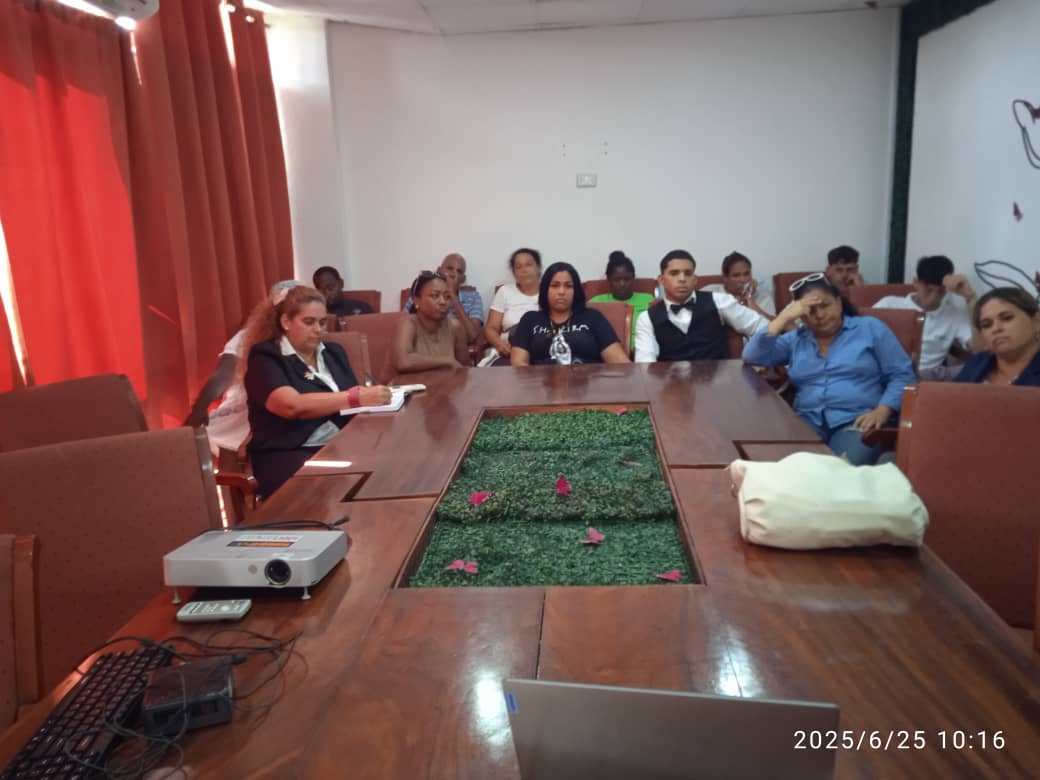 Momentos de la Expedición Energía Joven por el Municipio La Lisa, en centros como AICA, liorad, Hotel Mariposa, Ciapi y otras instituciones del territorio. <a href="/rpalmero1/">Raúl Palmero  🇨🇺</a> <a href="/MeyvisEstevezE/">Meyvis Estevez Echevarría</a> <a href="/UJCdeCuba/">UJC de Cuba</a> <a href="/UJCHABANA1/">UJCHABANA</a> <a href="/helen_er9512/">Helen</a> <a href="/DiazCanelB/">Miguel Díaz-Canel Bermúdez</a> #SiemrpeJoven