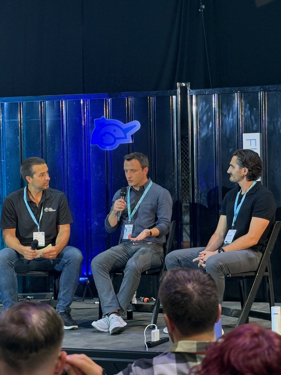 🎉 Day 2 at #FTCon25USA is here—and so are we!
The VGV unicorns are back at it, ready to chat all things Flutter and share what makes VGV very good.

👉 Swing by our booth to chat Flutter, and grab some unicorn swag while you’re here!