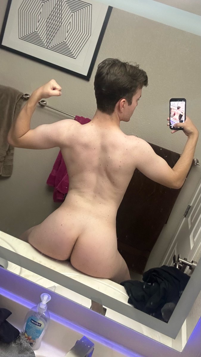 lockenkeyxxx's tweet photo. RT if you wish you were the counter 😈 https://t.co/3WyzBaPBLO