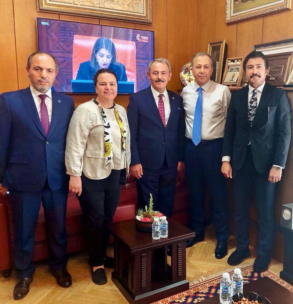 Cahit ÖZKAN (@avcahitozkan) on Twitter photo İçişleri Bakanımız Sayın Ali Yerlikaya’yı ziyaret ettik. Şehrimizin huzuru, güvenliği ve kamu hizmetlerinin etkinliği adına istişarelerde bulunduk.
Türkiye Yüzyılı vizyonuyla, milletimizin güvenliği ve refahı için omuz omuza çalışmaya devam edeceğiz.
<a href="/AliYerlikaya/">Ali Yerlikaya</a> İçişleri Bakanımız Sayın Ali Yerlikaya’yı ziyaret ettik. Şehrimizin huzuru, güvenliği ve kamu hizmetlerinin etkinliği adına istişarelerde bulunduk.
Türkiye Yüzyılı vizyonuyla, milletimizin güvenliği ve refahı için omuz omuza çalışmaya devam edeceğiz.
<a href="/AliYerlikaya/">Ali Yerlikaya</a>