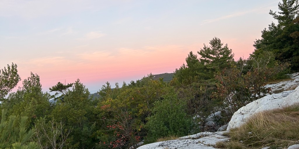 Some would say our park is the best because of our hiking trails … and we agree! 

To experience them, make sure you prepare by:
- Booking your parking pass up to 5 days in advance
- Bringing 2L of water
- Bringing bug spray and sunscreen
- Wearing good hiking shoes

#DiscoverOP