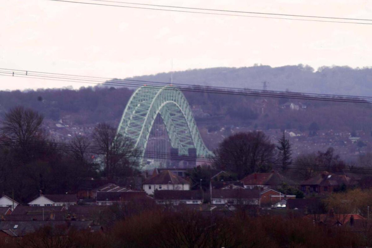 recon_images's tweet image. Capturing the majestic Runcorn Bridge in all its glory, framed by a misty landscape. A stunning piece of UK engineering! #RuncornBridge #UKPhotography #Merseyside #LandscapePhotography #BritishLandmarks