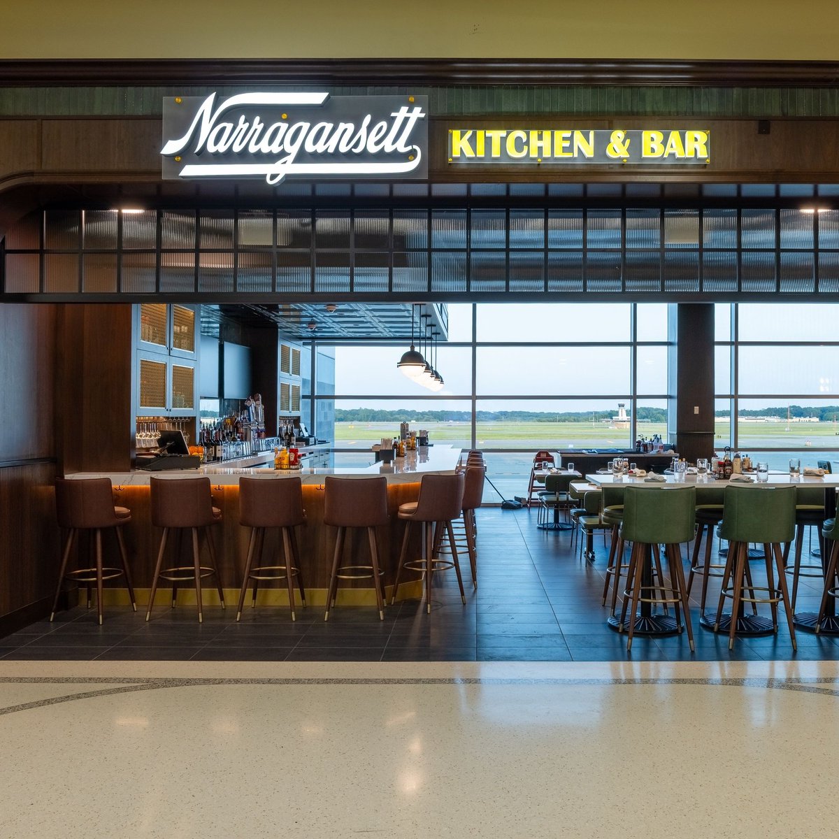 Gansettbeer's tweet image. ✈️ Flying out of TF Green Airport? The Narragansett Kitchen & Bar is officially OPEN🍻 Serving up your favorite ‘Gansett brews, classic Rhody bites, and a perfect sendoff (or welcome home).
Next time you’re flying in or out of PVD, swing by and raise a pint with us.

