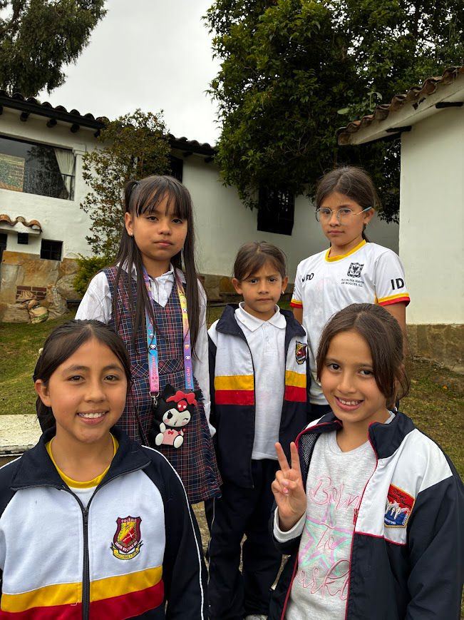 ¡36 niñas aprendieron, crearon y soñaron en digital! ✨

Junto a Fundación <a href="/oterolievano/">Fundación Otero Liévano</a>, hicimos posible una nueva edición de Chicas Tech en Bogotá. 💻

Programaron jugando, crearon videojuegos y editaron videos con creatividad.💥

#EducaciónQueTransforma #NiñasEnLaTecnología