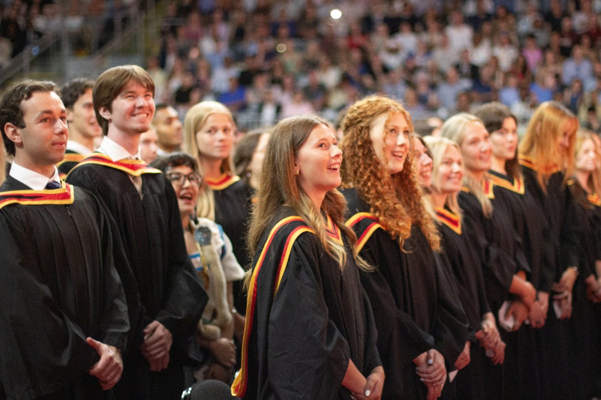 Day 2 of convocation kept things rolling with two more outstanding ceremonies. Congratulations to those that convocated yesterday.

#QueensuGrad25 #ChaGeill