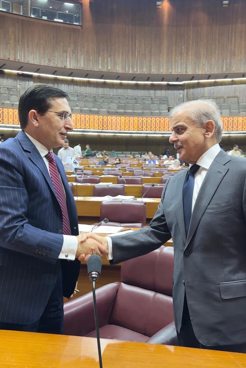 Shamylaroy's tweet photo. وزیراعظم بجٹ اجلاس کے دوران 
👍 https://t.co/TQnkrrhBFr