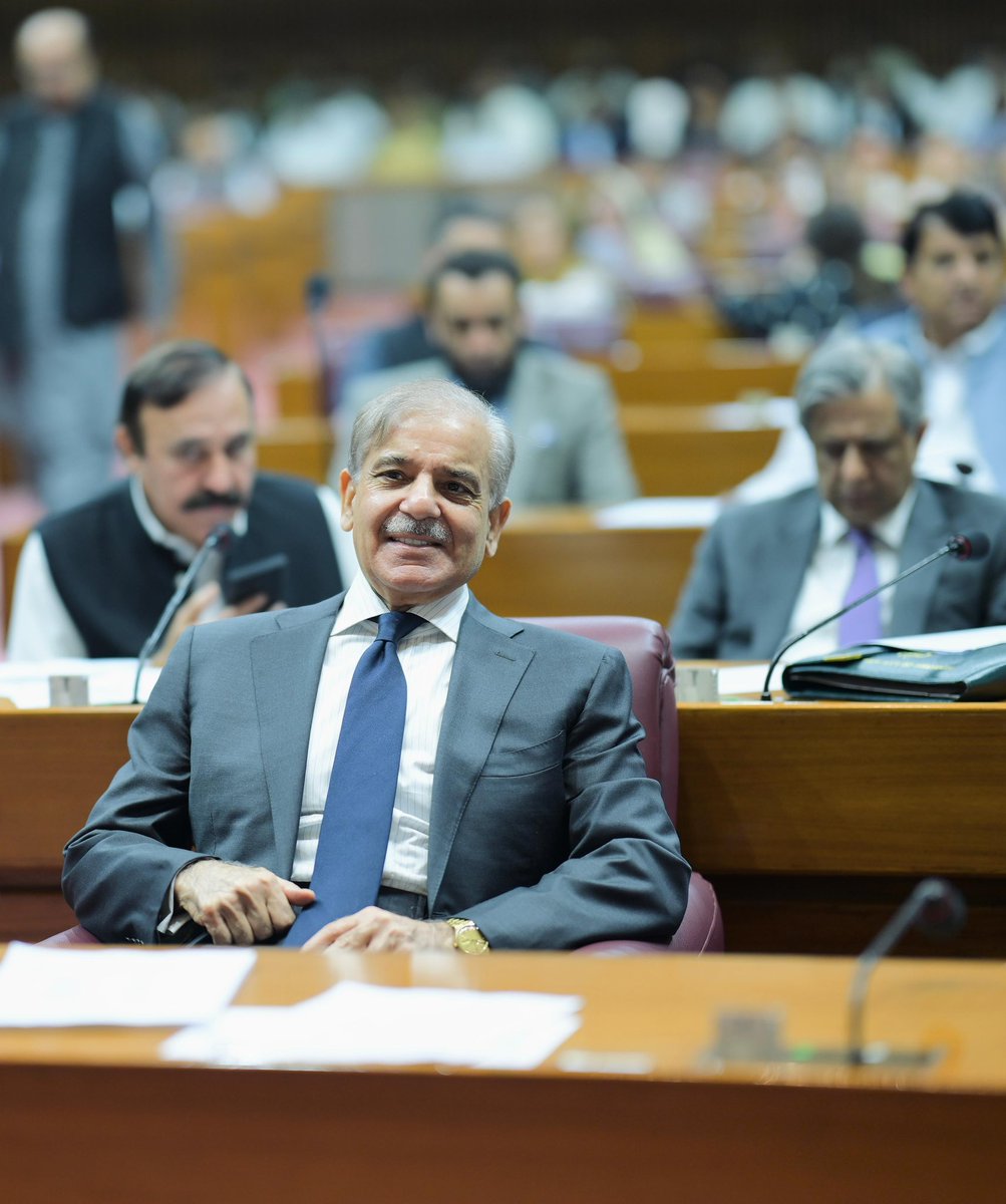 Shamylaroy's tweet photo. وزیراعظم بجٹ اجلاس کے دوران 
👍 https://t.co/TQnkrrhBFr