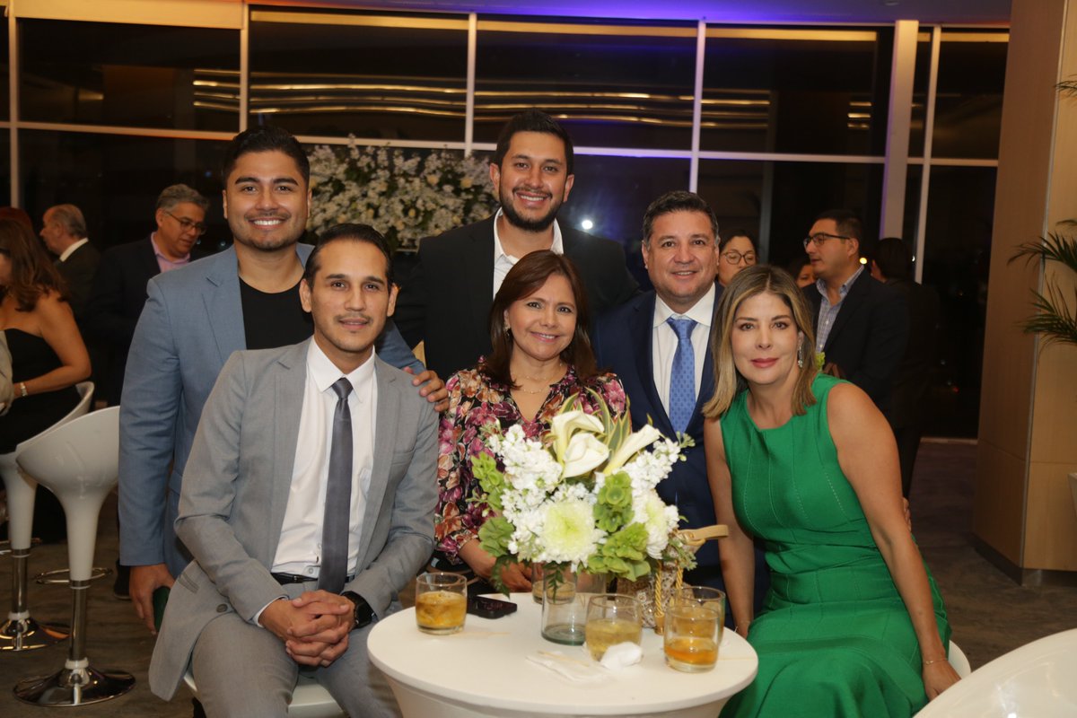 ✨ Reconocimos a quienes hacen posible una salud de excelencia ✨
La semana pasada vivimos un evento muy especial en Saludsa, donde rendimos homenaje a nuestros prestadores médicos que se destacan día a día por su compromiso, vocación y calidad en el servicio.
Gracias por ser