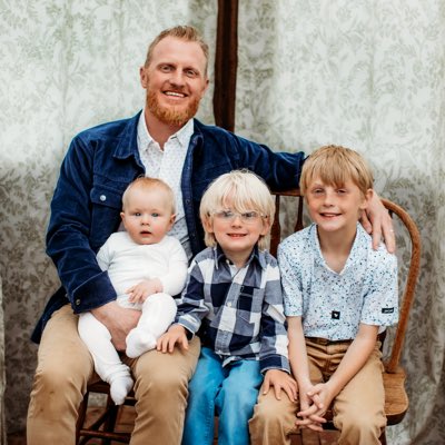 CoryFehringer's tweet image. 🦁 The Pride🩸
🐻 Raising Animals ❤️
🦍 Call of The Wild 👣
🎶 It’s A Love Without End, Amen 🙏