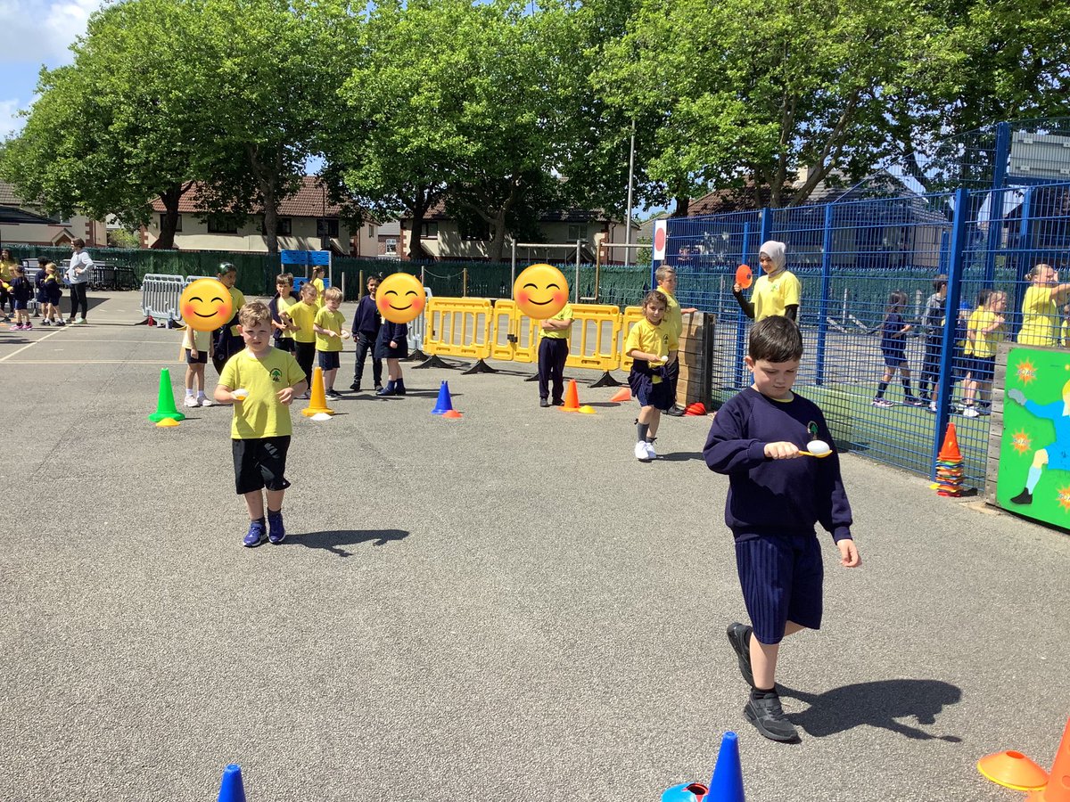 MissWhitehead7's tweet photo. Year 2 had an amazing sports day today.  All the children were brilliant and put 100% effort into all of the activities on offer.  🏃 @PinehurstP  #PinehurstPE https://t.co/yNAW5dc1O6