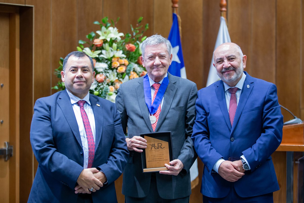 Rectora_UCT's tweet image. Como parte de la directiva de la @AUR_cl estuve participando en la ceremonia de distinción a personas e instituciones por su destacada contribución al desarrollo cultural, social y político en los territorios.
#EducaciónSuperior #UniversidadesRegionales
(Fotos:UCM)
