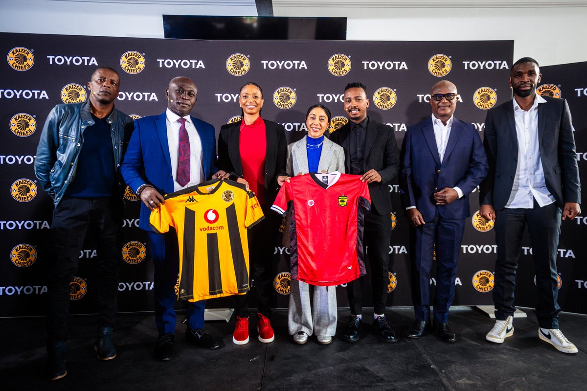 ThabisoMosia's tweet photo. Tonight on #Radio2000 6-7pm....We are speaking to @KaizerChiefs Marketing/Commercial Director Jessica Motaung about the #ToyotaCup 2025 v Asante Kotoko....We'll catch up again with Orbit College FC and also discuss the exorbitant ticket prices for the Springboks games...#GamesOn https://t.co/c4ChOS4hDc