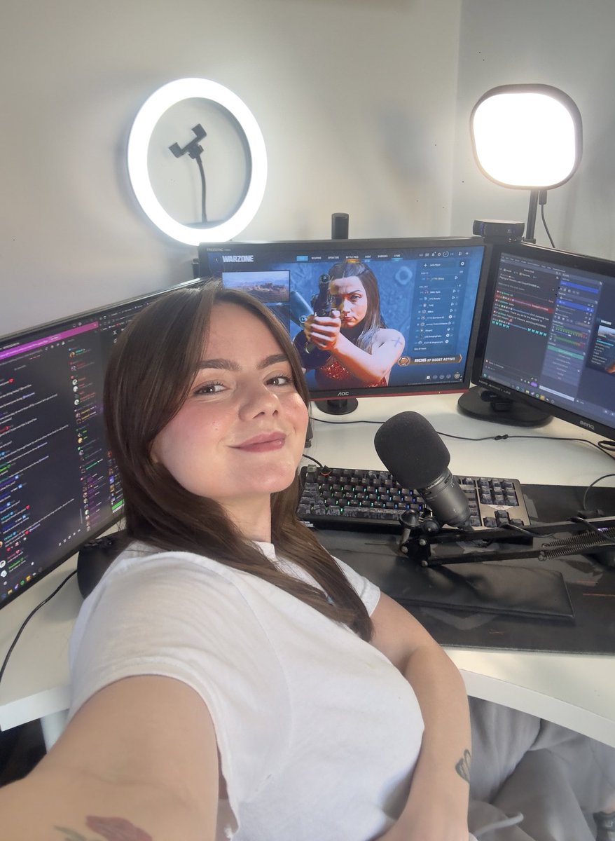 Hiii, I just went LIVE 💙

Playing Warzone &amp; Black Ops 6 with SNIPERS; come chat and vibe with me! 

Playing with Viewers @ twitch / Emzy ✨