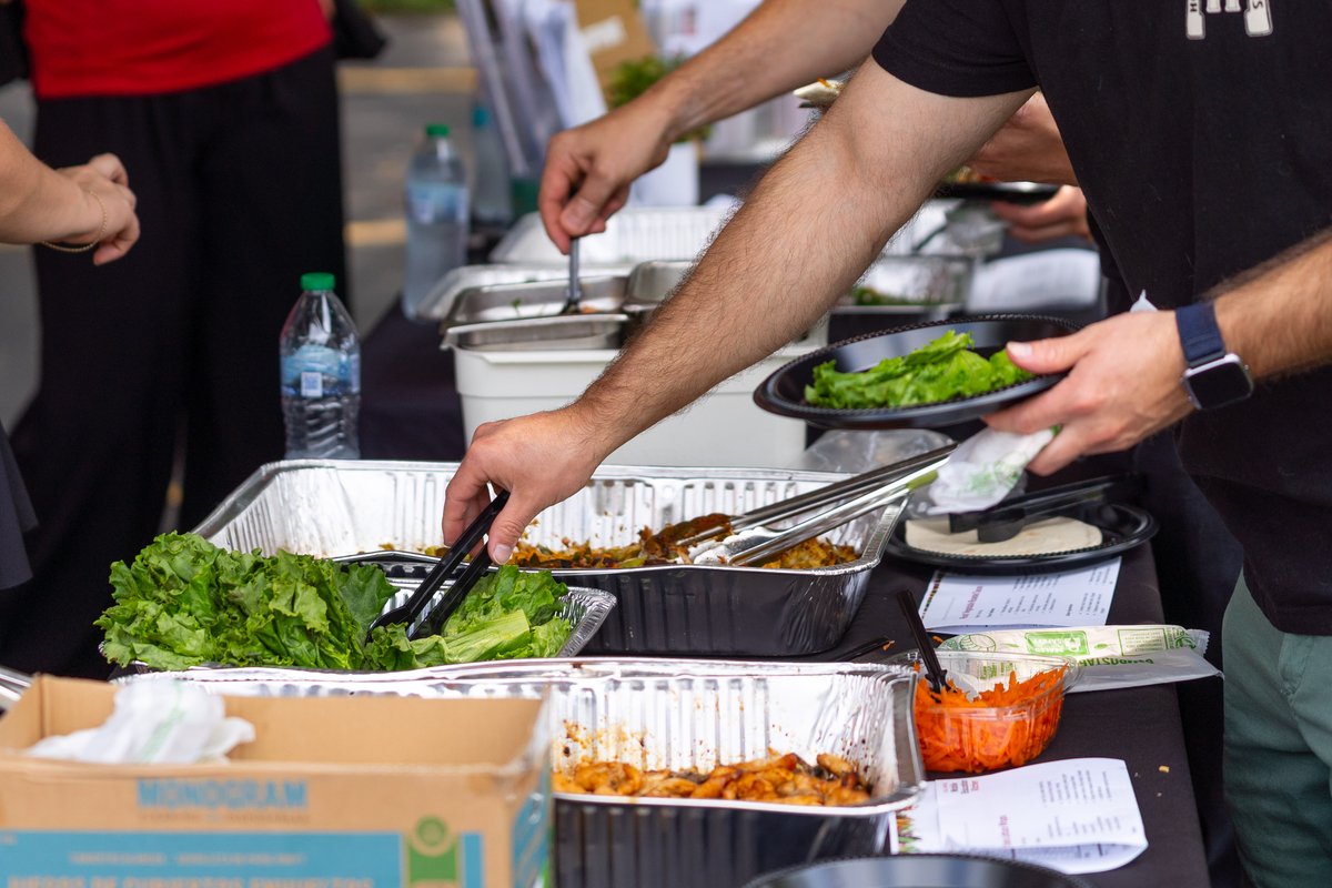 OSUniPrint's tweet image. The James Mobile Kitchen stopped by UniPrint yesterday to serve a healthy lunch to staff. Thanks to buckeye wellness innovator Bryan Shields for setting it up!
