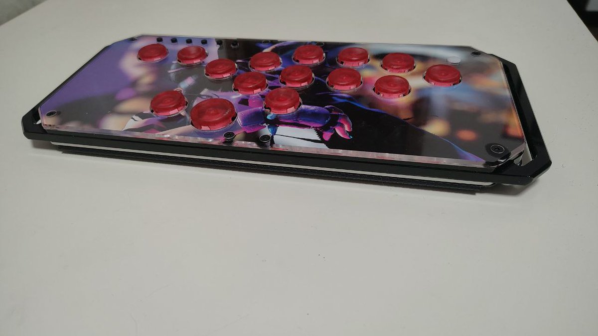 The new Brook Starburst is higly customizable.

You can change artwork,change keycaps and swap microswitch.

Take a look at this new leverless model in our eshop (link in the comment below)

#Brook #Starburst #Custom #Leverless