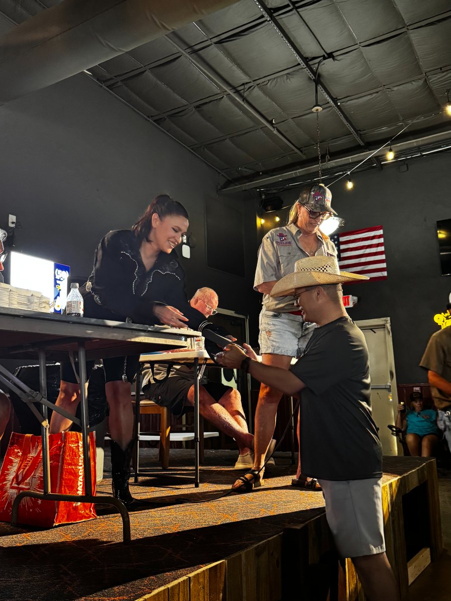 lindafortexas's tweet image. A little #TBT to the Smoke n Saddles BBQ Cookoff in Mesquite! Everyone brought heart, hustle, and serious talent to the grill!
--
Un #TBT al Smoke n Saddles BBQ Cookoff en Mesquite. Todos le pusieron corazón, esfuerzo y mucho talento a la parrilla!
#HD107 #TXLege
