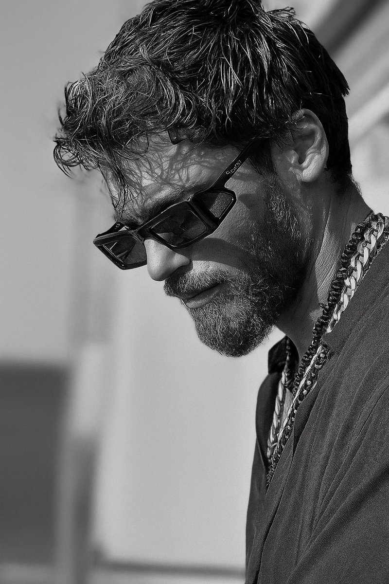 cyitaliafanpage's tweet photo. Ci sono attimi che meritano il bianco e nero.
Perché sono senza tempo, proprio come lui.
#CanYaman https://t.co/ZOUFCfPMY3