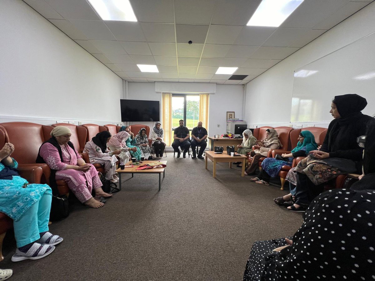 Bradford Stronger Communities Team (@wyp_saferbd) on Twitter photo After visiting <a href="/khidmat_centres/">Khidmat centres</a> today to discuss a new youth-led resilience group with Dr Sofia Buncy, PC Huss & PC Hanif had the opportunity to meet and speak with the women’s group. The interaction included a short prayer for the loss of a family member of the group. After visiting <a href="/khidmat_centres/">Khidmat centres</a> today to discuss a new youth-led resilience group with Dr Sofia Buncy, PC Huss & PC Hanif had the opportunity to meet and speak with the women’s group. The interaction included a short prayer for the loss of a family member of the group.