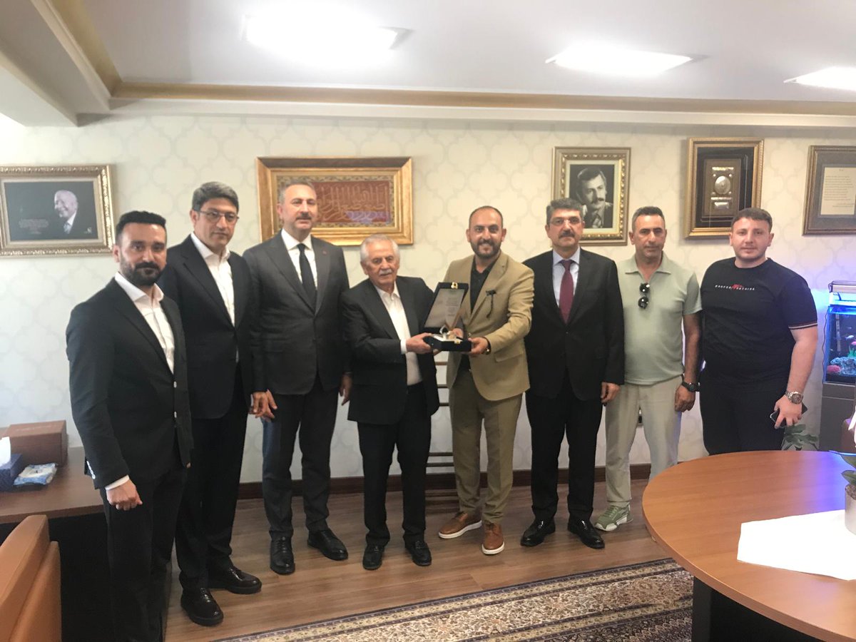 vahkinderneği (@vahkindernegi) on Twitter photo Dernek olarak yapmış olduğumuz proje Bingölde Türkiye Yüz Yılına iz Bırakanlar adlı projemizde yer alan Değerli Siyasetcilerimizden
Hüsamettin Kortutataya ait plaketi Kendisine teslim ettik.
<a href="/hkorkutata/">Hüsamettin Korkutata</a> Dernek olarak yapmış olduğumuz proje Bingölde Türkiye Yüz Yılına iz Bırakanlar adlı projemizde yer alan Değerli Siyasetcilerimizden
Hüsamettin Kortutataya ait plaketi Kendisine teslim ettik.
<a href="/hkorkutata/">Hüsamettin Korkutata</a>