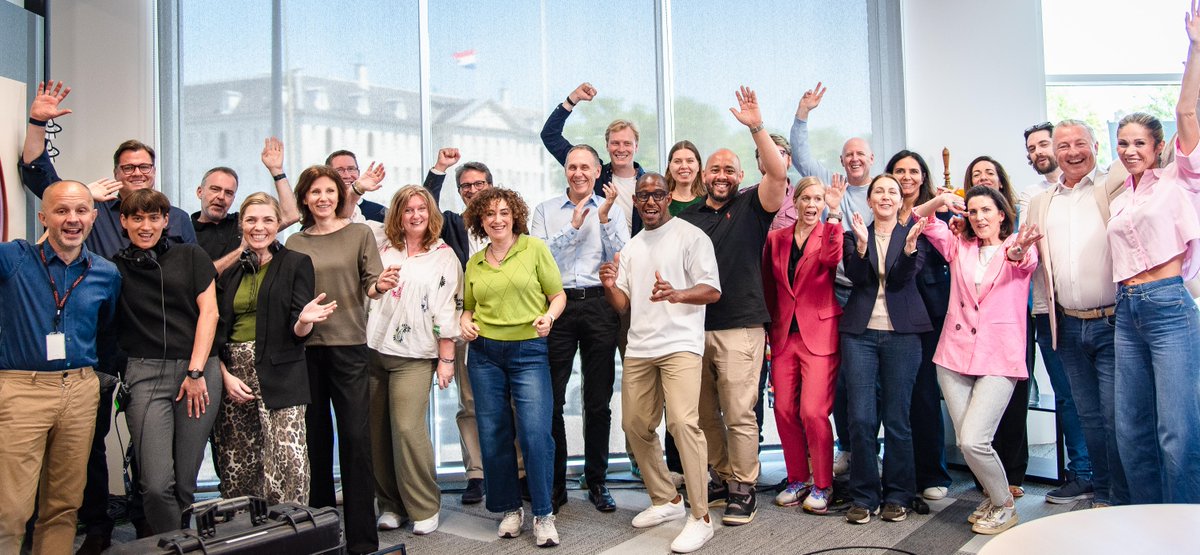 ludovicb26's tweet photo. Oracle is well on its way to becoming one of the world’s largest cloud infrastructure companies – not only growing the market but helping shape the future of cloud and AI. 

Read more from @Oracle EVP Richard Smith: https://t.co/YsyjRJJdXE https://t.co/ktGqTF9SFO